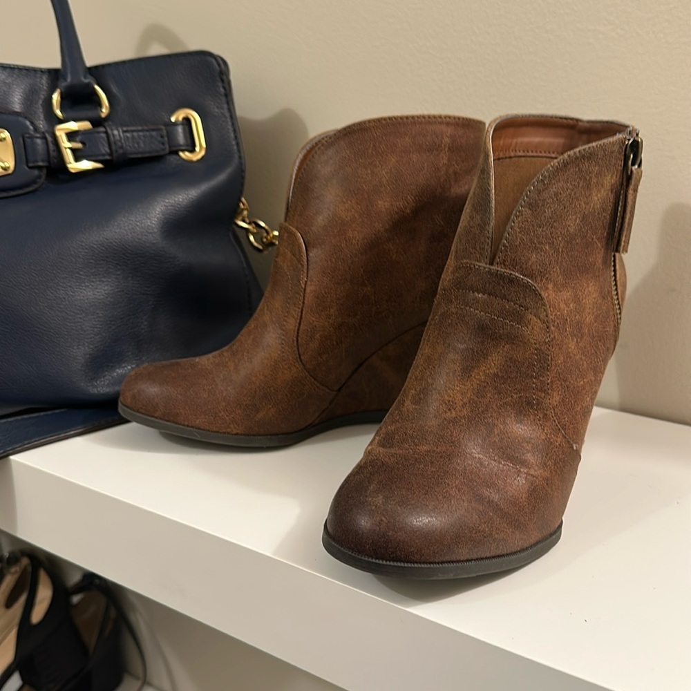 NWOT wedge bootiea